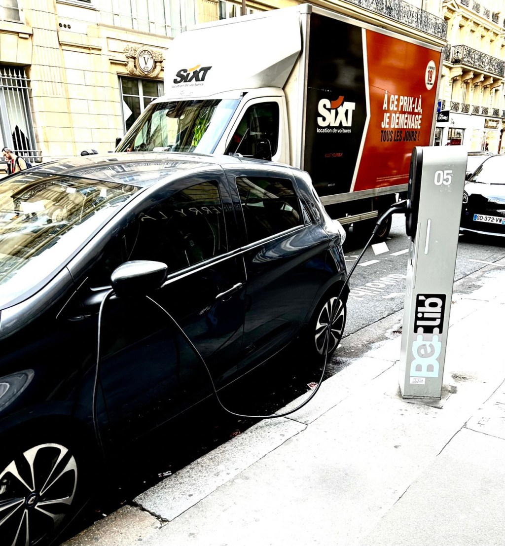 EV（電気自動車）in フランス・韓国事情